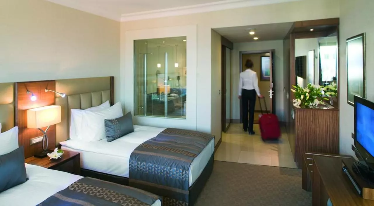 MOVENPICK_SHABAVZ (2).jpg